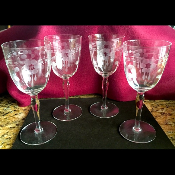 Vtg Art Deco style faceted small wine glasses - Picture 1 of 8